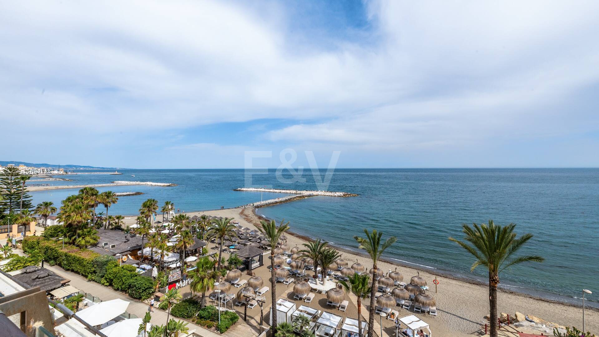 Stor investeringsmöjlighet i Puerto Banús: 2 lyxlägenheter & 1 Penthouse