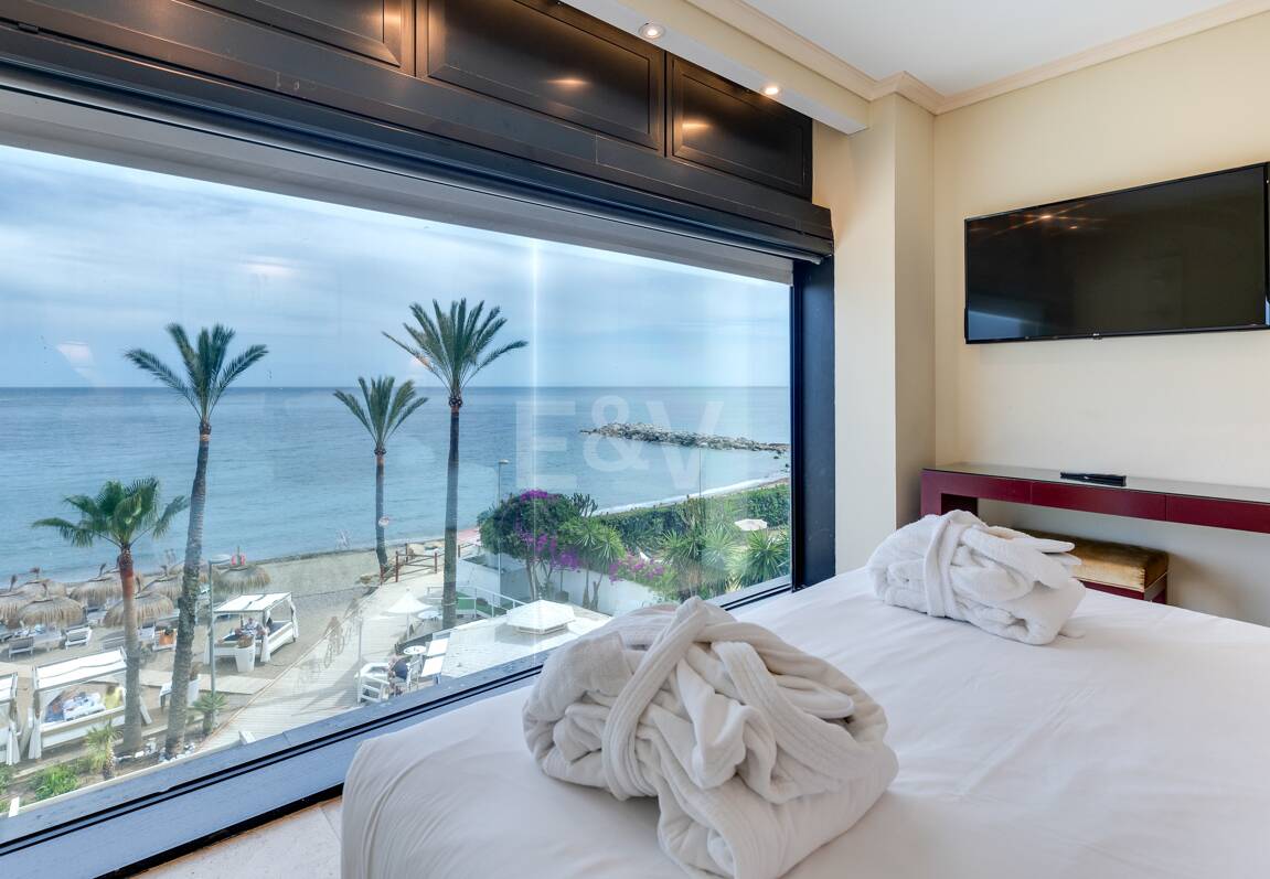 Stor investeringsmöjlighet i Puerto Banús: 2 lyxlägenheter & 1 Penthouse