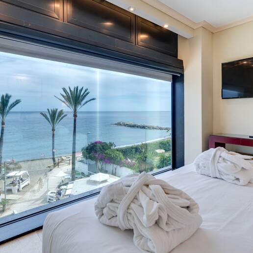 Große Investitionsmöglichkeit in Puerto Banús: 2 Apartments & 1 Penthouse