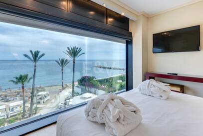 Stor investeringsmöjlighet i Puerto Banús: 2 lyxlägenheter & 1 Penthouse