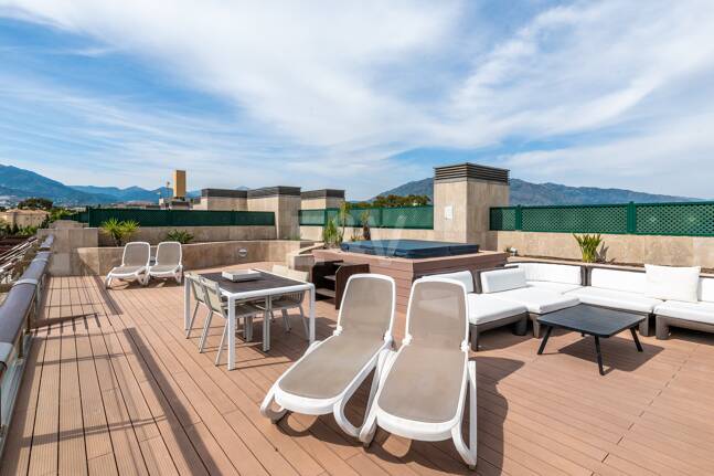 Stor investeringsmöjlighet i Puerto Banús: 2 lyxlägenheter & 1 Penthouse