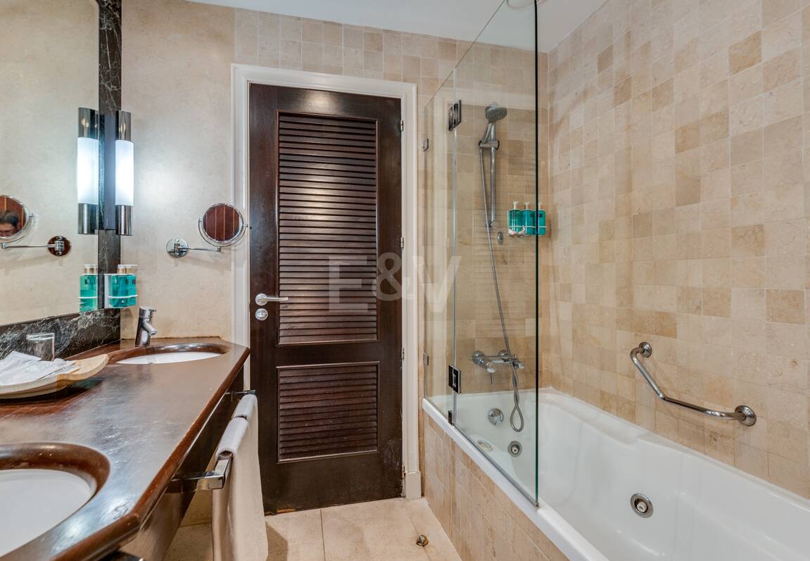 Stor investeringsmöjlighet i Puerto Banús: 2 lyxlägenheter & 1 Penthouse