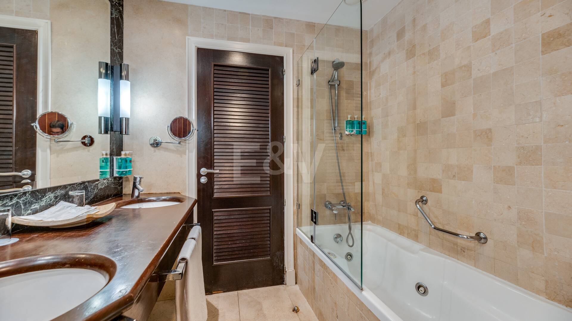 Große Investitionsmöglichkeit in Puerto Banús: 2 Apartments & 1 Penthouse