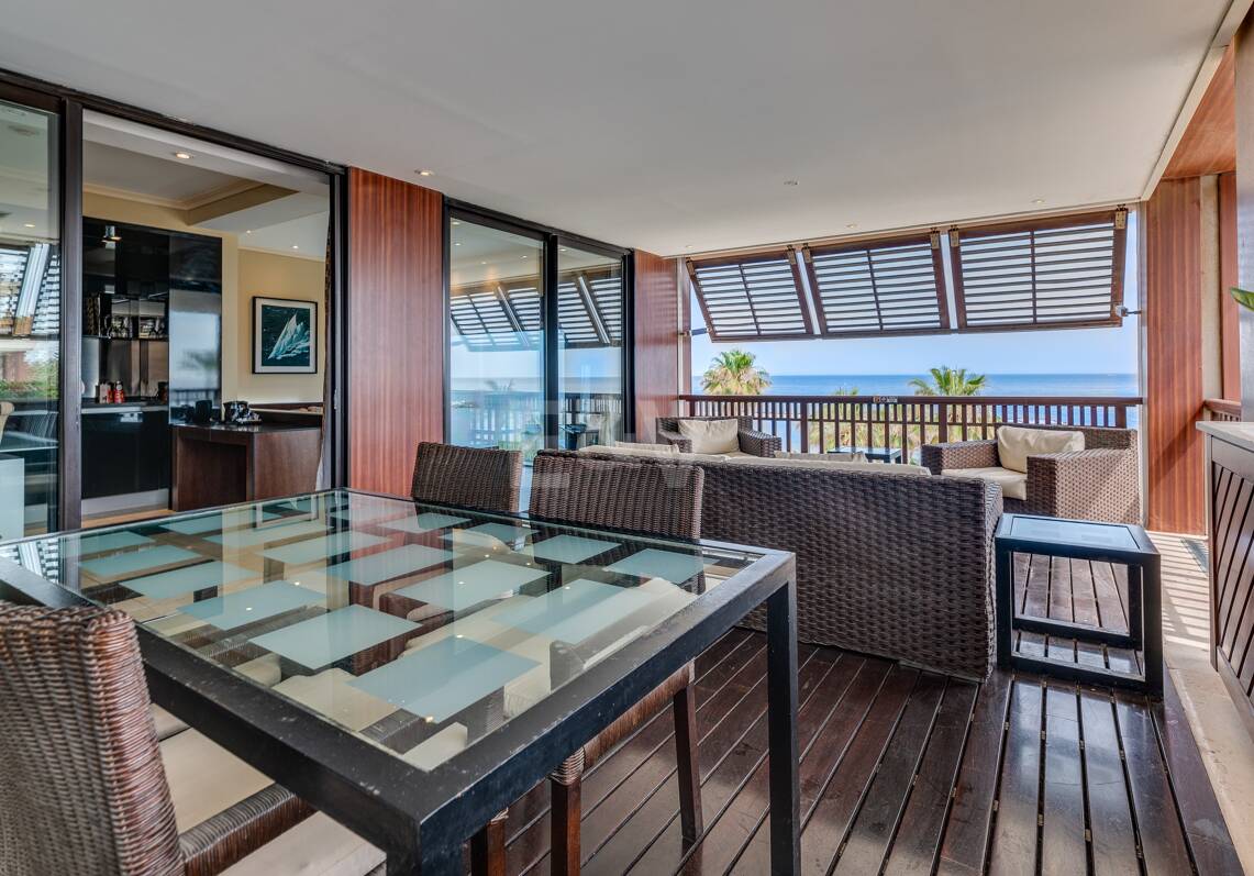 Grande opportunité d'investissement à Puerto Banús: 2 Appartements de luxe & 1 Penthouse