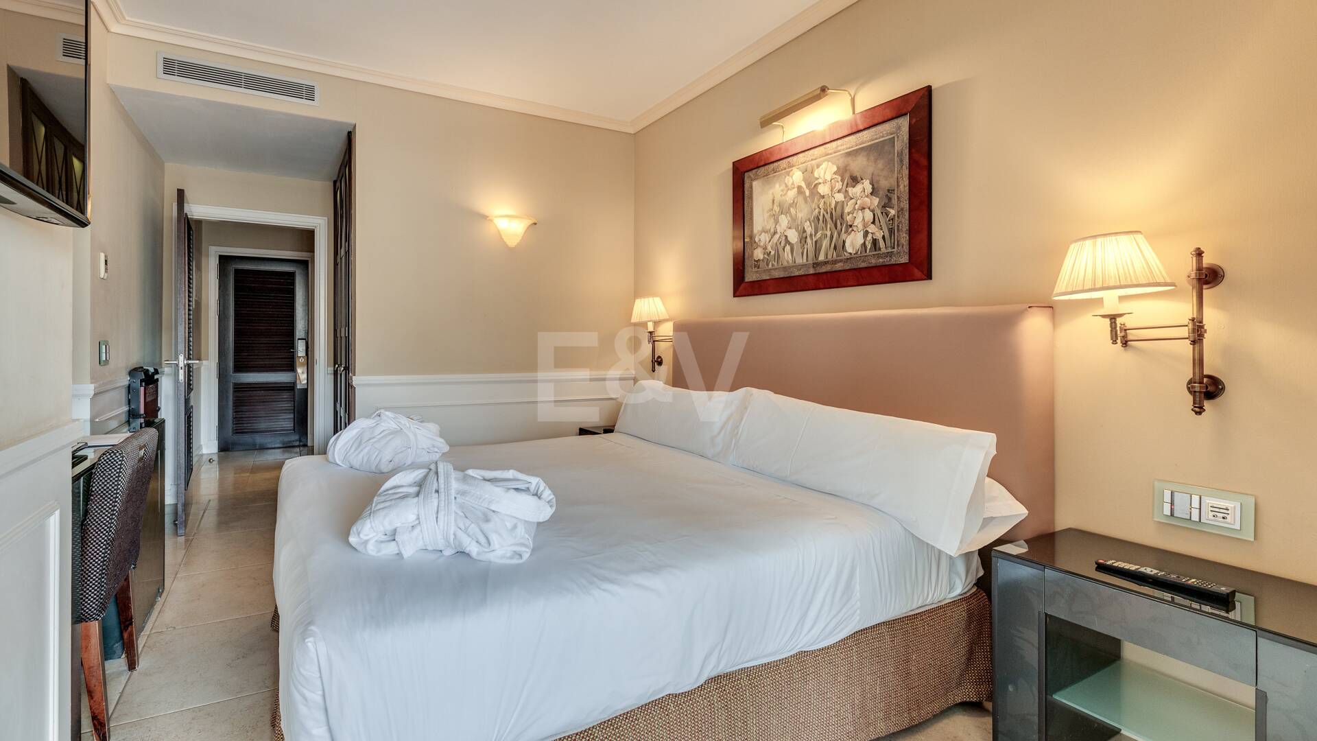 Große Investitionsmöglichkeit in Puerto Banús: 2 Apartments & 1 Penthouse