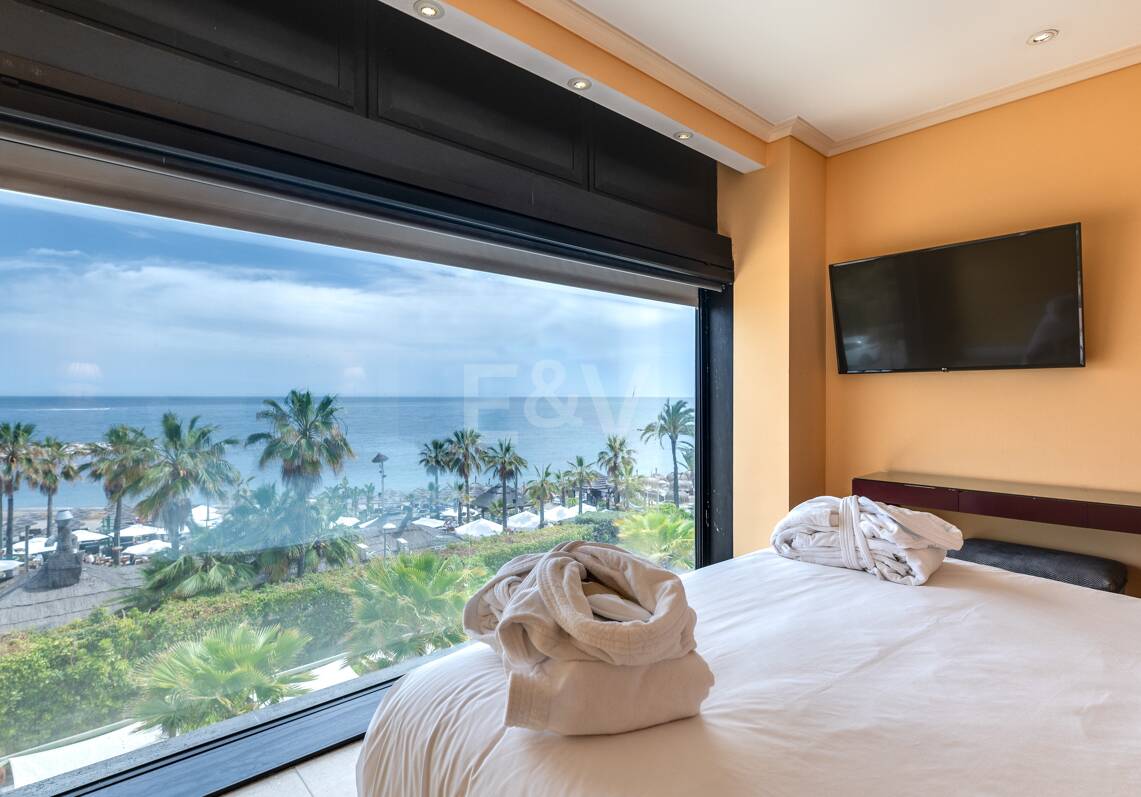 Grande opportunité d'investissement à Puerto Banús: 2 Appartements de luxe & 1 Penthouse