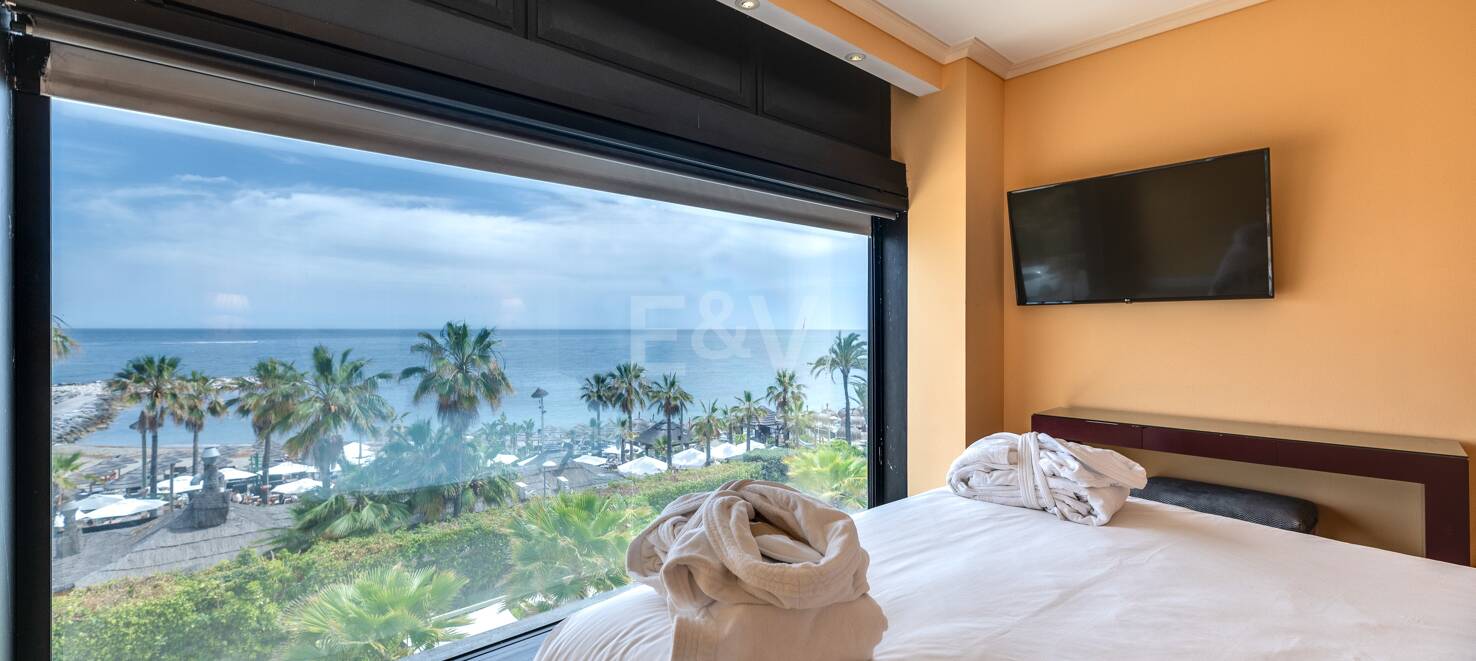 Große Investitionsmöglichkeit in Puerto Banús: 2 Apartments & 1 Penthouse