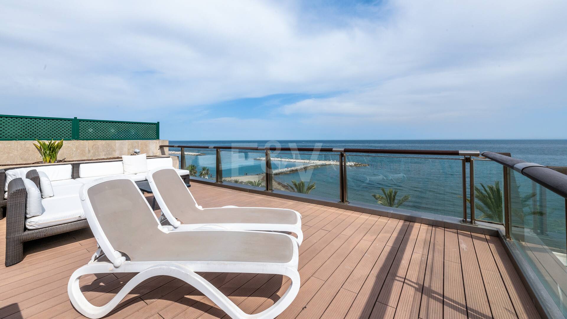 Stor investeringsmöjlighet i Puerto Banús: 2 lyxlägenheter & 1 Penthouse