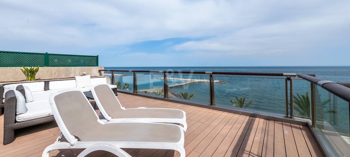 Große Investitionsmöglichkeit in Puerto Banús: 2 Apartments & 1 Penthouse