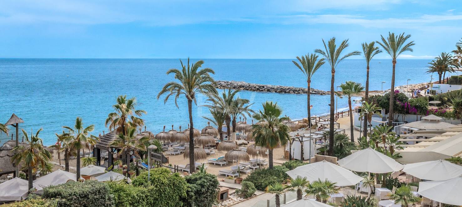 Große Investitionsmöglichkeit in Puerto Banús: 2 Apartments & 1 Penthouse
