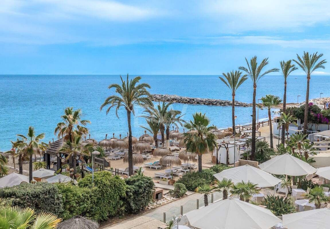 Stor investeringsmöjlighet i Puerto Banús: 2 lyxlägenheter & 1 Penthouse