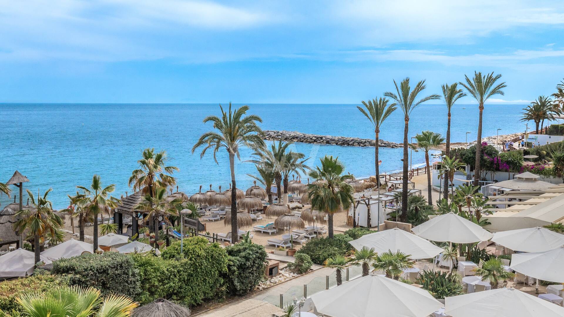 Große Investitionsmöglichkeit in Puerto Banús: 2 Apartments & 1 Penthouse