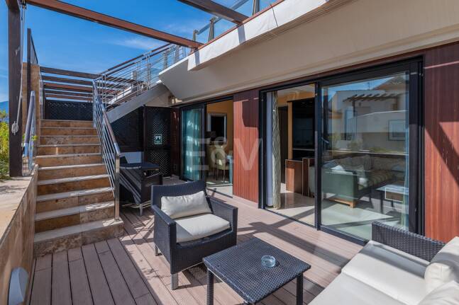 Stor investeringsmöjlighet i Puerto Banús: 2 lyxlägenheter & 1 Penthouse