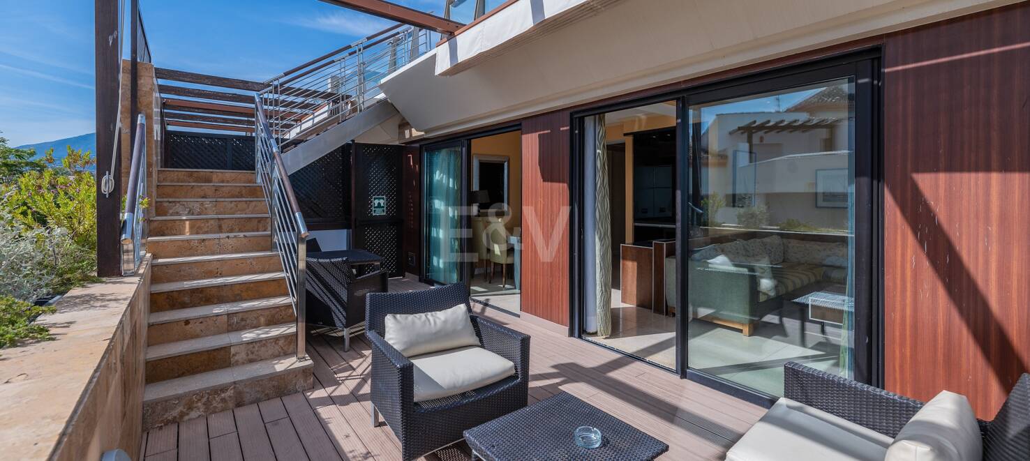 Große Investitionsmöglichkeit in Puerto Banús: 2 Apartments & 1 Penthouse