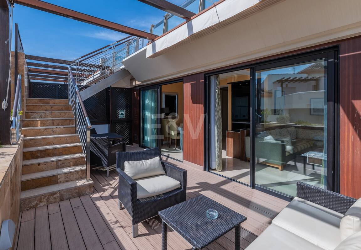 Stor investeringsmöjlighet i Puerto Banús: 2 lyxlägenheter & 1 Penthouse