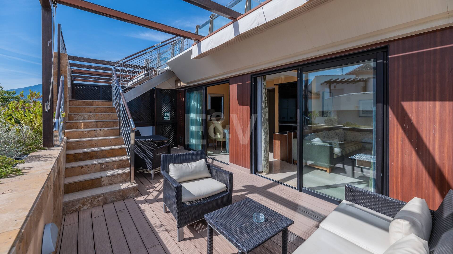 Große Investitionsmöglichkeit in Puerto Banús: 2 Apartments & 1 Penthouse