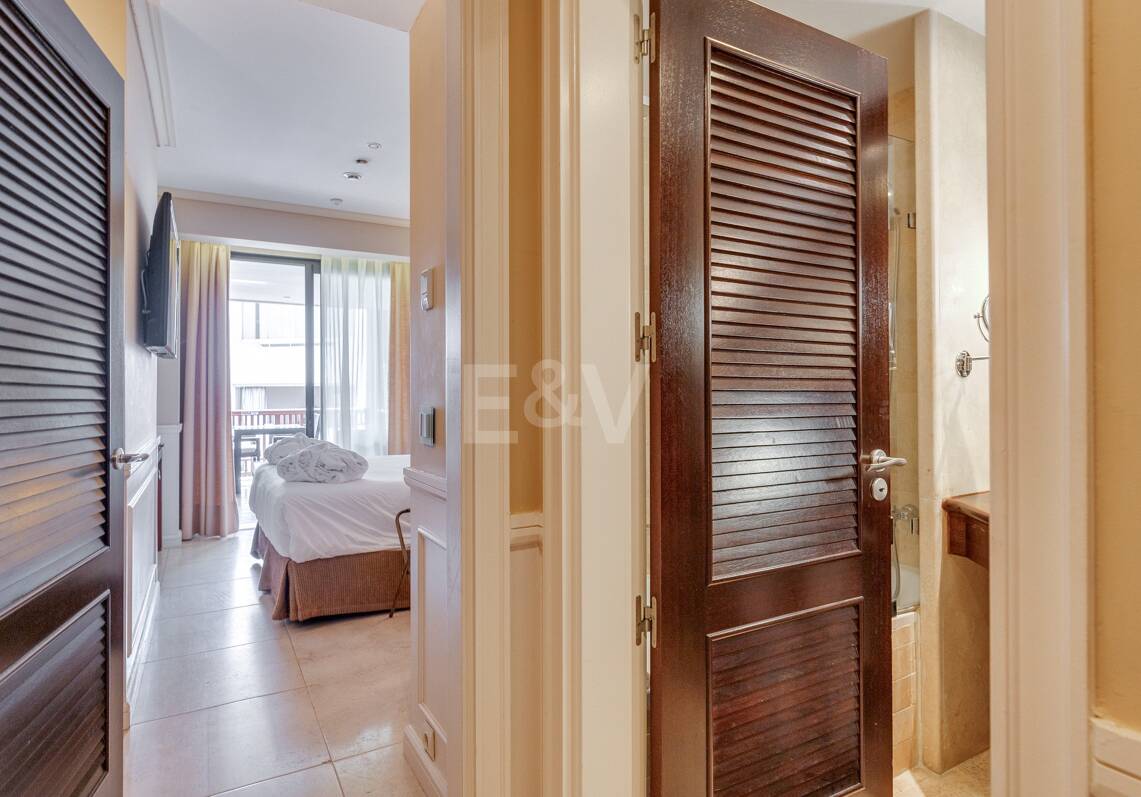 Grande opportunité d'investissement à Puerto Banús: 2 Appartements de luxe & 1 Penthouse