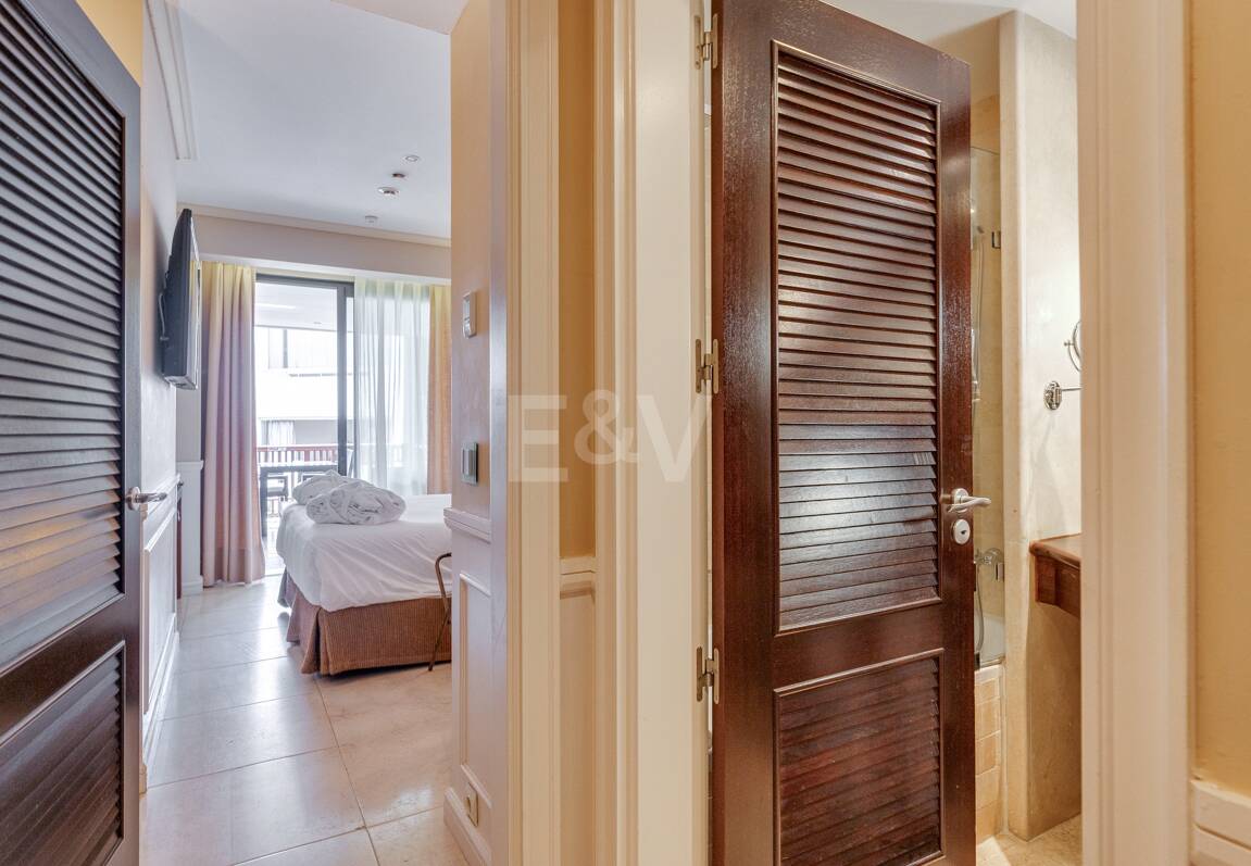 Stor investeringsmöjlighet i Puerto Banús: 2 lyxlägenheter & 1 Penthouse