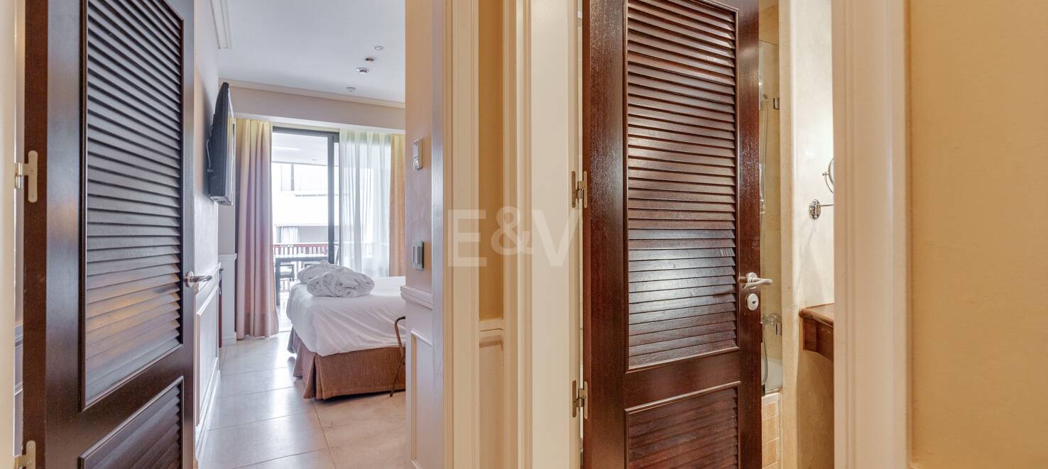 Große Investitionsmöglichkeit in Puerto Banús: 2 Apartments & 1 Penthouse