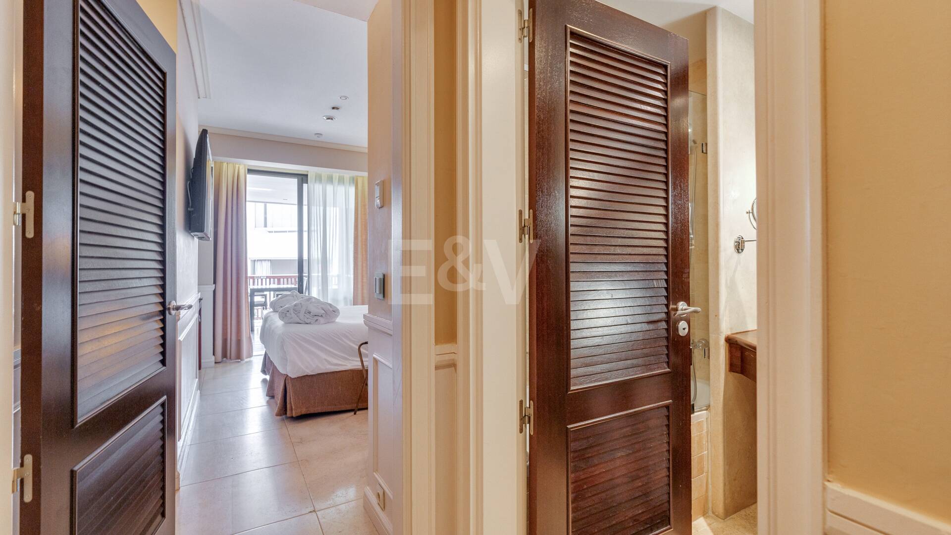 Große Investitionsmöglichkeit in Puerto Banús: 2 Apartments & 1 Penthouse