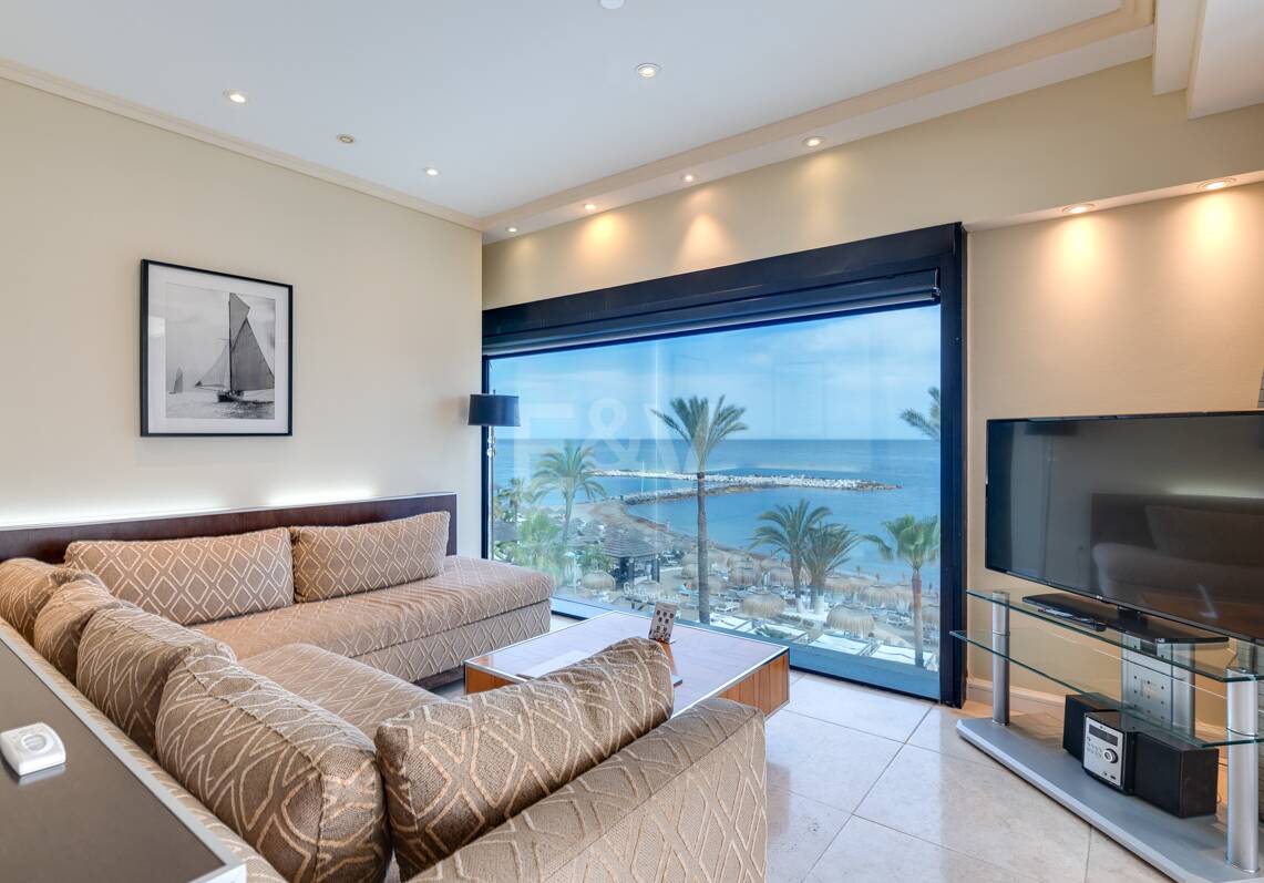 Grande opportunité d'investissement à Puerto Banús: 2 Appartements de luxe & 1 Penthouse