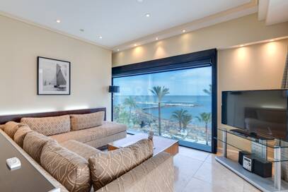 Stor investeringsmöjlighet i Puerto Banús: 2 lyxlägenheter & 1 Penthouse