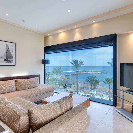 Große Investitionsmöglichkeit in Puerto Banús: 2 Apartments & 1 Penthouse