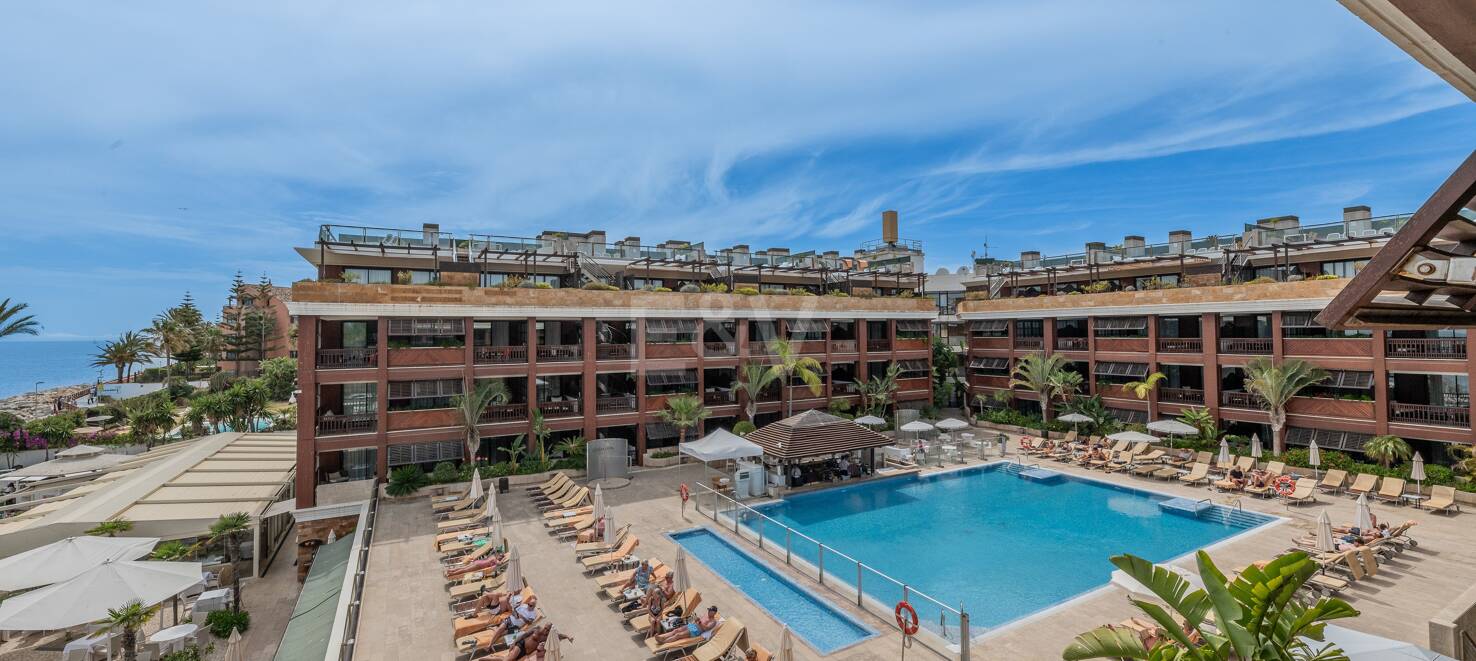 Große Investitionsmöglichkeit in Puerto Banús: 2 Apartments & 1 Penthouse