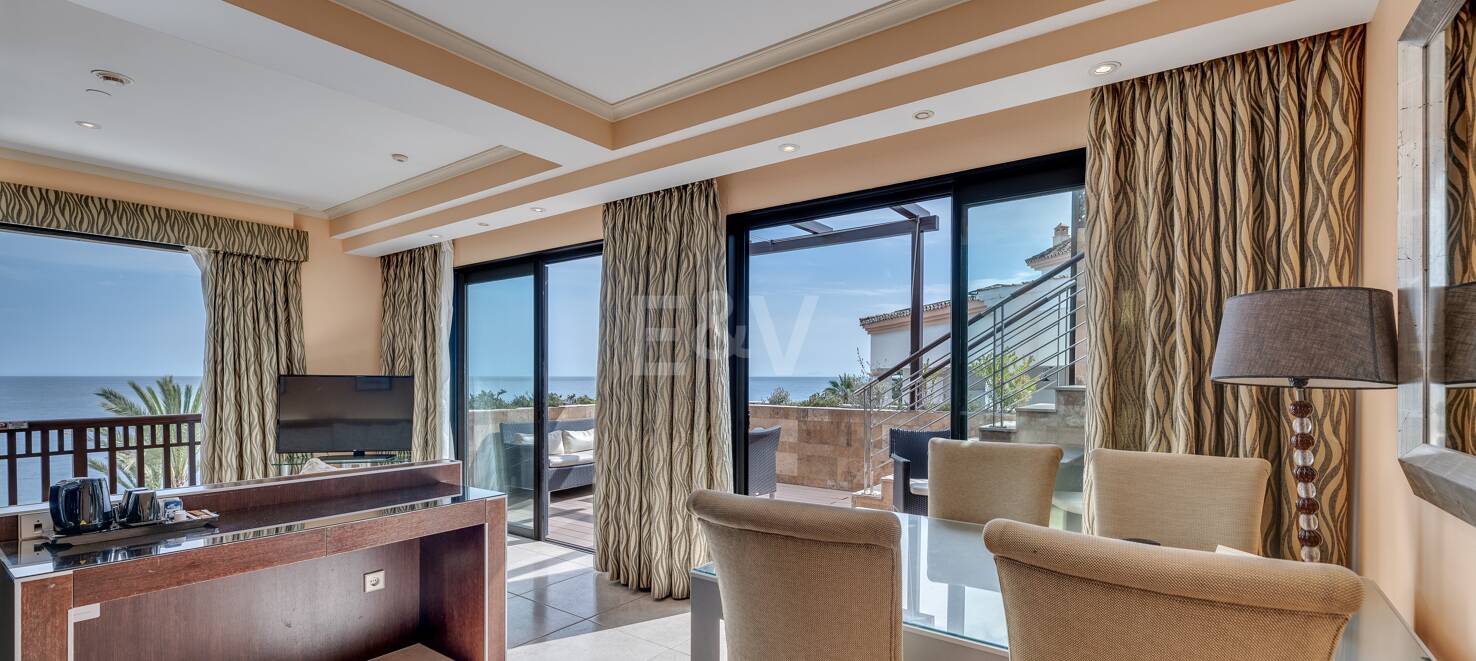 Große Investitionsmöglichkeit in Puerto Banús: 2 Apartments & 1 Penthouse