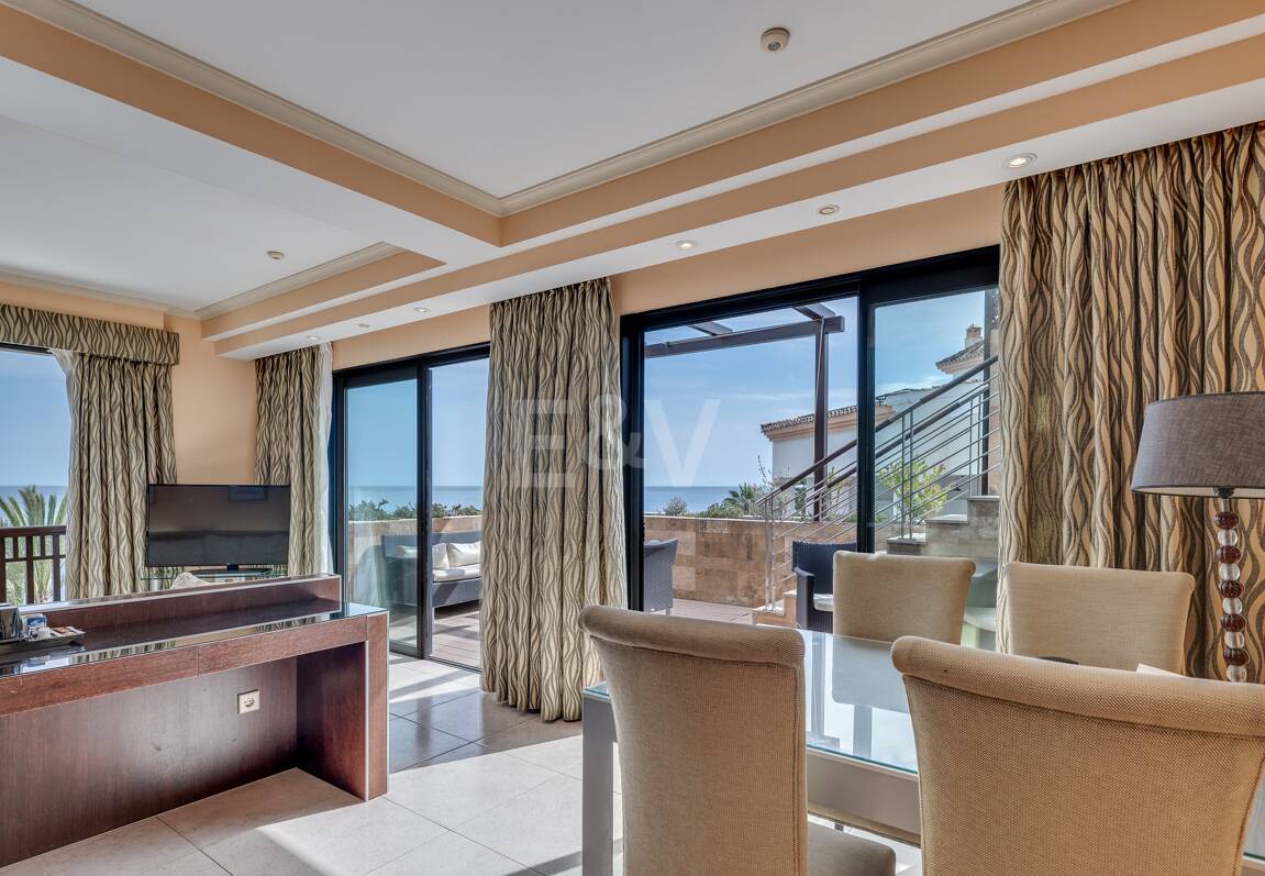 Stor investeringsmöjlighet i Puerto Banús: 2 lyxlägenheter & 1 Penthouse