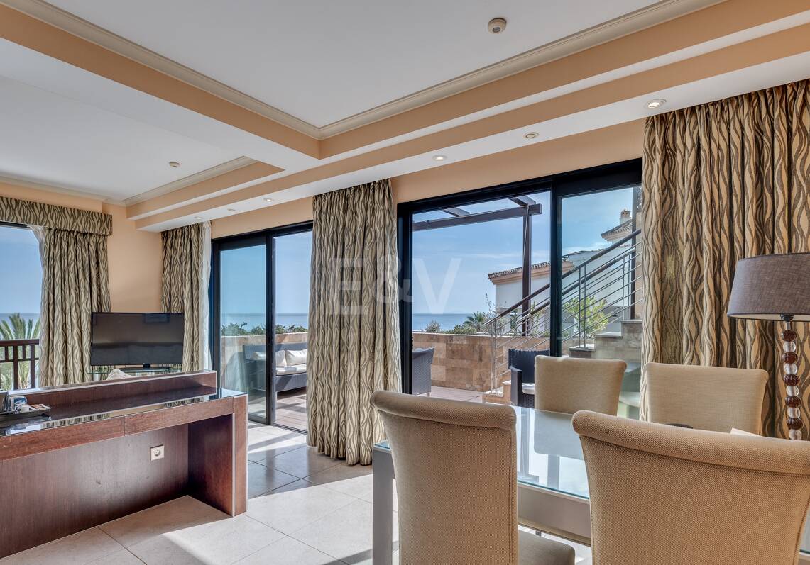 Grande opportunité d'investissement à Puerto Banús: 2 Appartements de luxe & 1 Penthouse