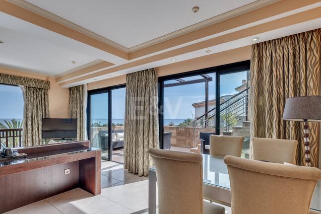 Stor investeringsmöjlighet i Puerto Banús: 2 lyxlägenheter & 1 Penthouse