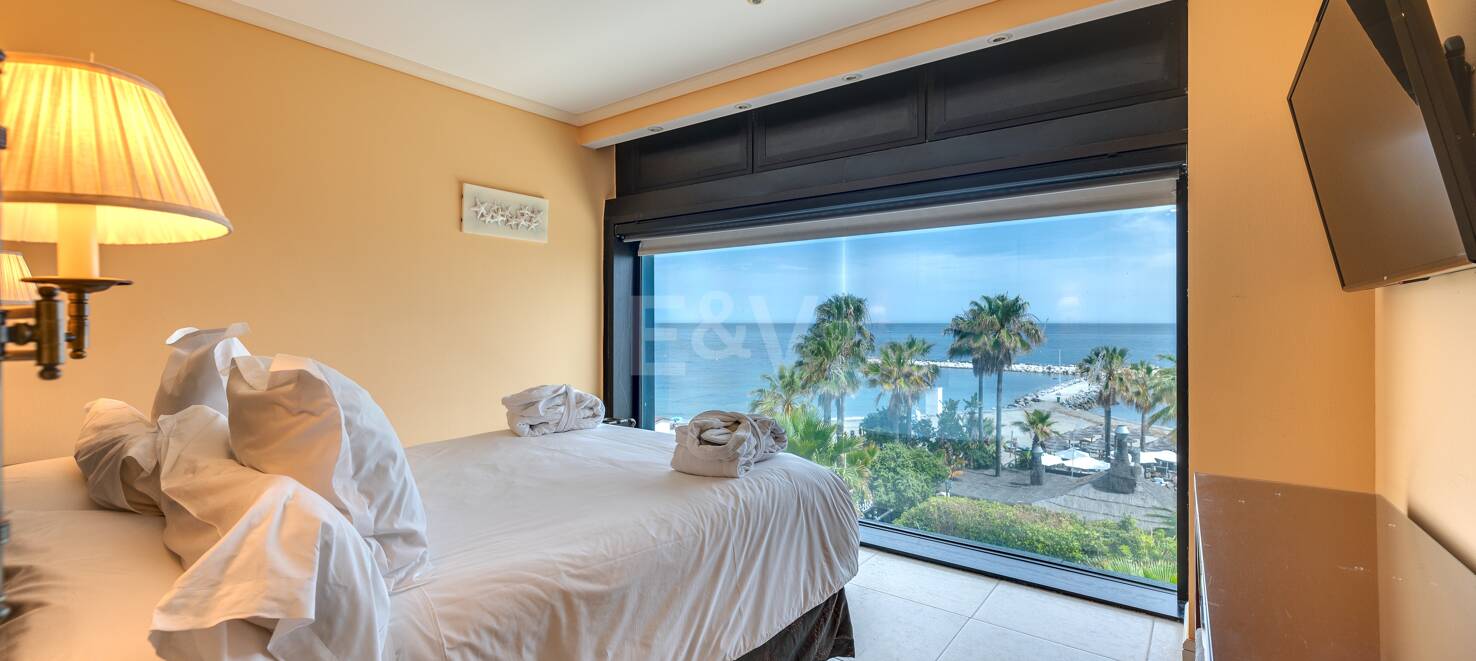 Große Investitionsmöglichkeit in Puerto Banús: 2 Apartments & 1 Penthouse