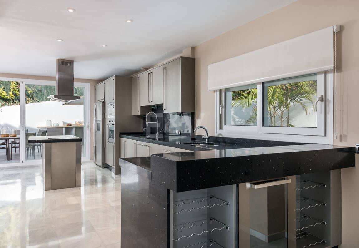 Estilosa casa en Nueva Andalucía