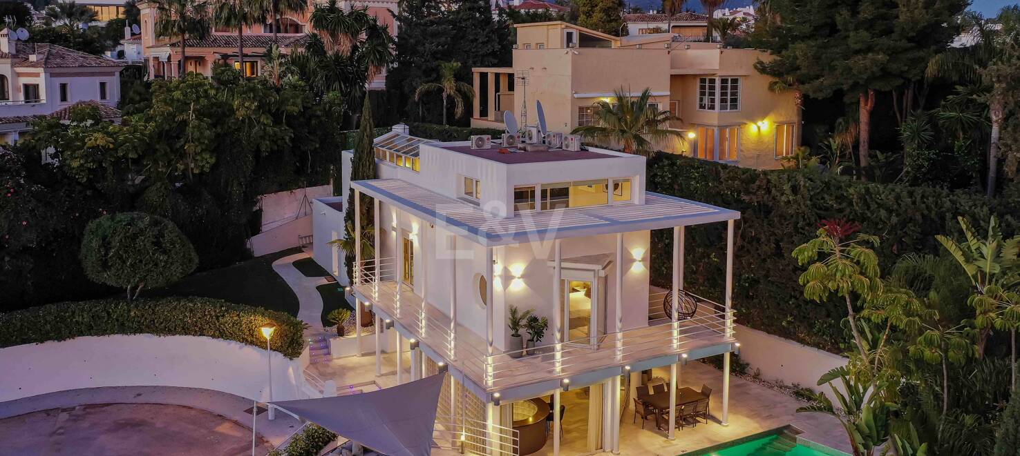 Estilosa casa en Nueva Andalucía