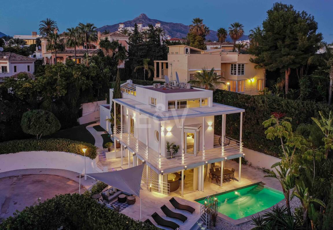 Estilosa casa en Nueva Andalucía