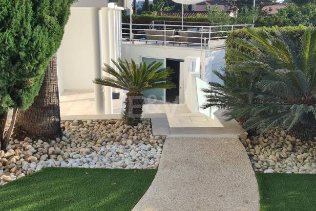 Estilosa casa en Nueva Andalucía