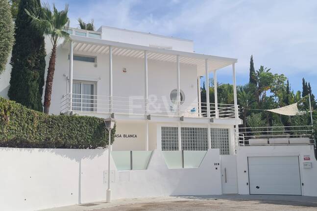 Estilosa casa en Nueva Andalucía