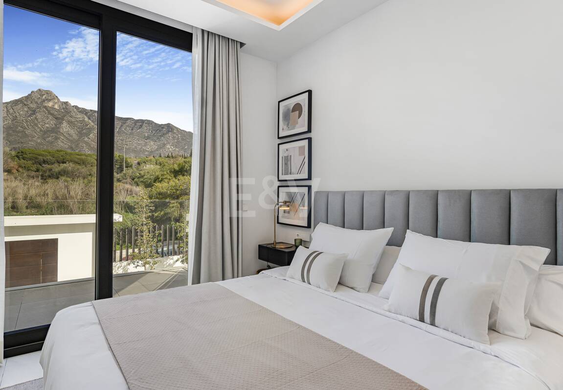 Współczesna willa w Villas del Marqués na Złotej Mili