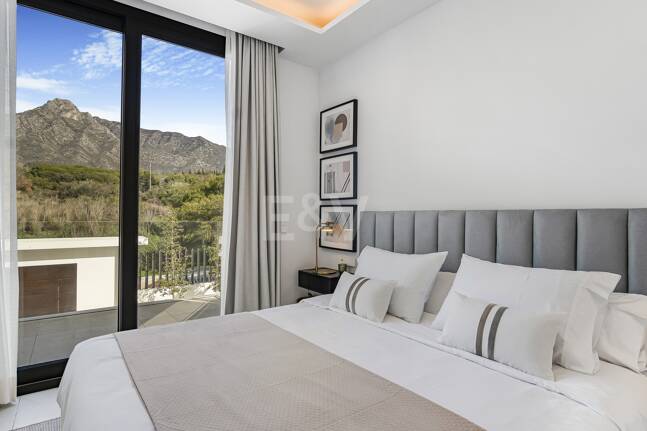 Współczesna willa w Villas del Marqués na Złotej Mili