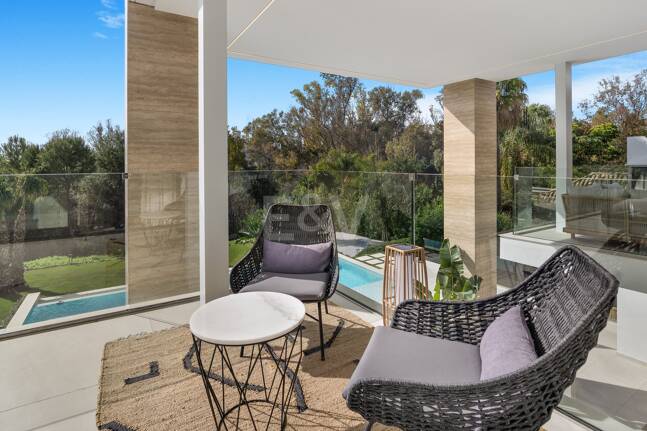 Współczesna willa w Villas del Marqués na Złotej Mili