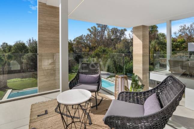 Współczesna willa w Villas del Marqués na Złotej Mili