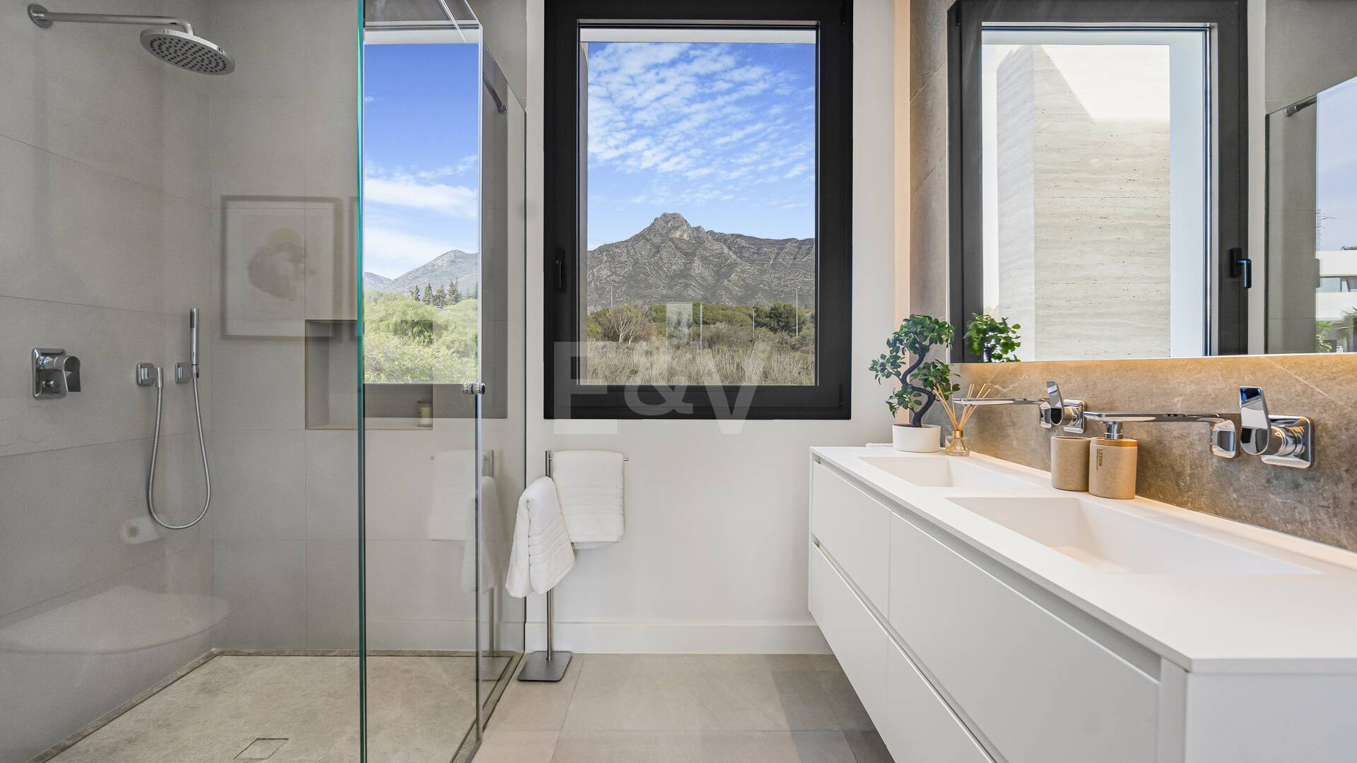 Współczesna willa w Villas del Marqués na Złotej Mili