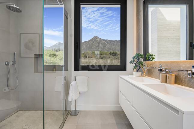 Współczesna willa w Villas del Marqués na Złotej Mili