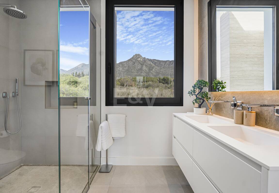 Współczesna willa w Villas del Marqués na Złotej Mili