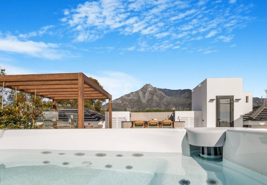 Współczesna willa w Villas del Marqués na Złotej Mili