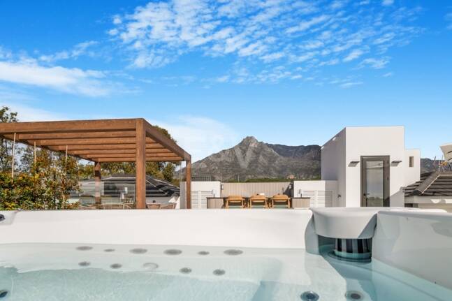 Współczesna willa w Villas del Marqués na Złotej Mili