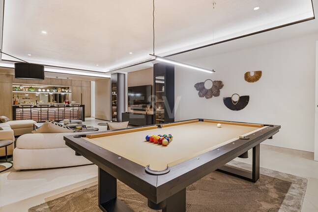 Współczesna willa w Villas del Marqués na Złotej Mili