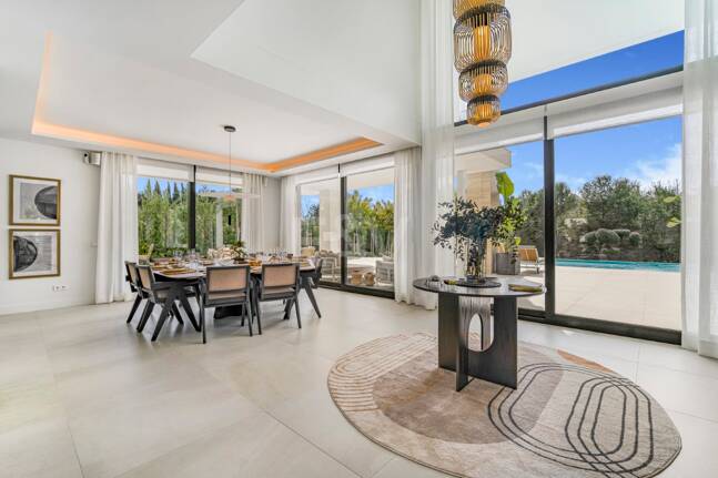 Współczesna willa w Villas del Marqués na Złotej Mili