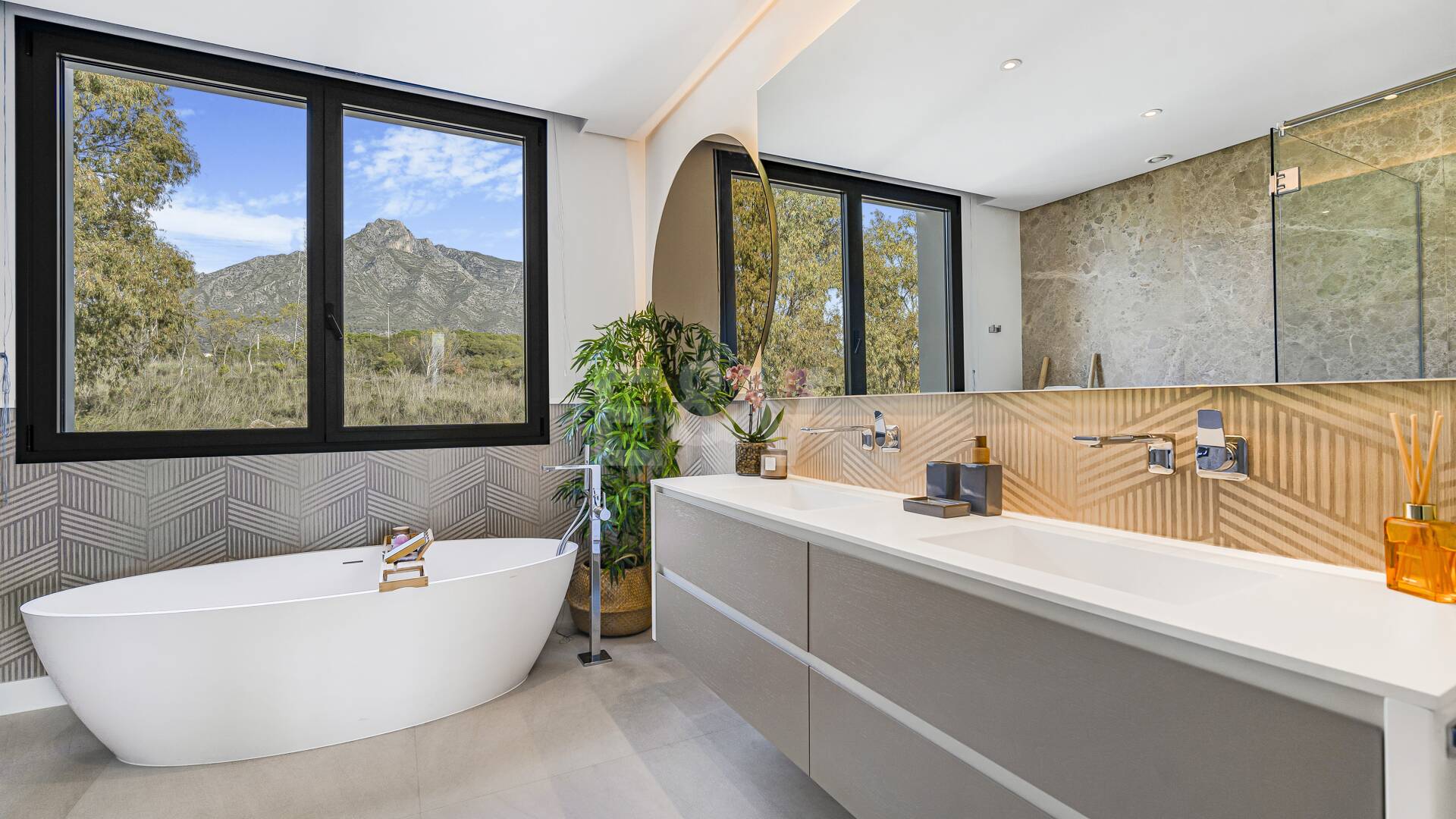 Współczesna willa w Villas del Marqués na Złotej Mili